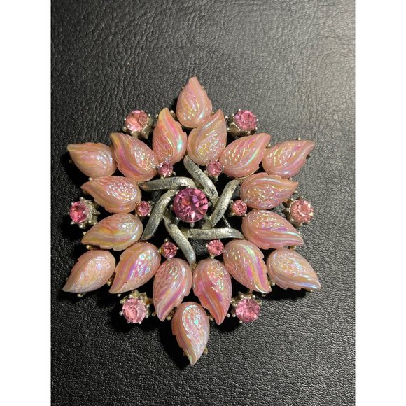 Unusual CORO Pegasus Pink Molded Glass Gold Tone F - Picture 9 of 9